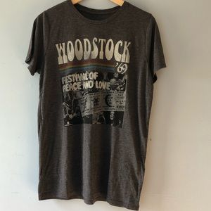 NWOT Gray Woodstock memorabilia T-shirt